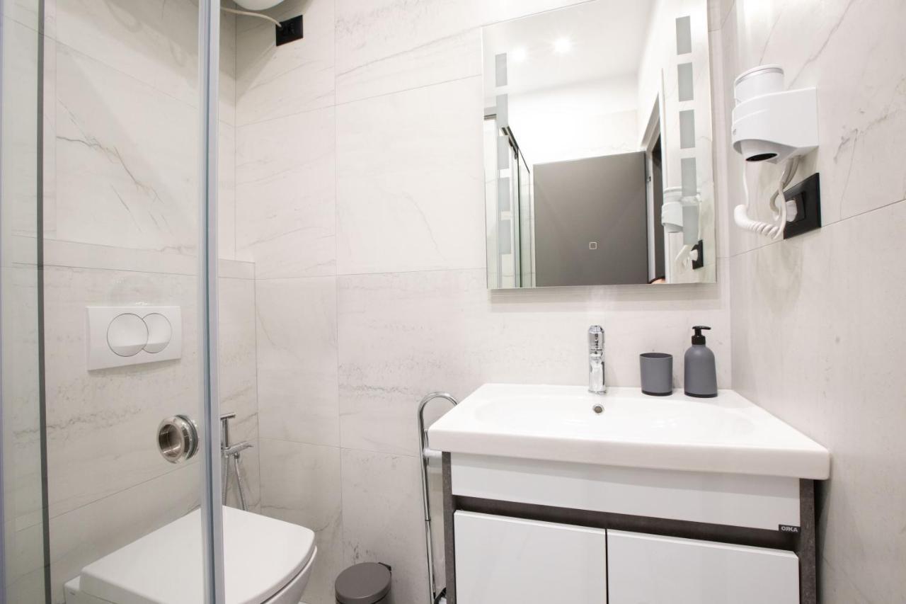 Dea'S Apartaments Tirana Bagian luar foto